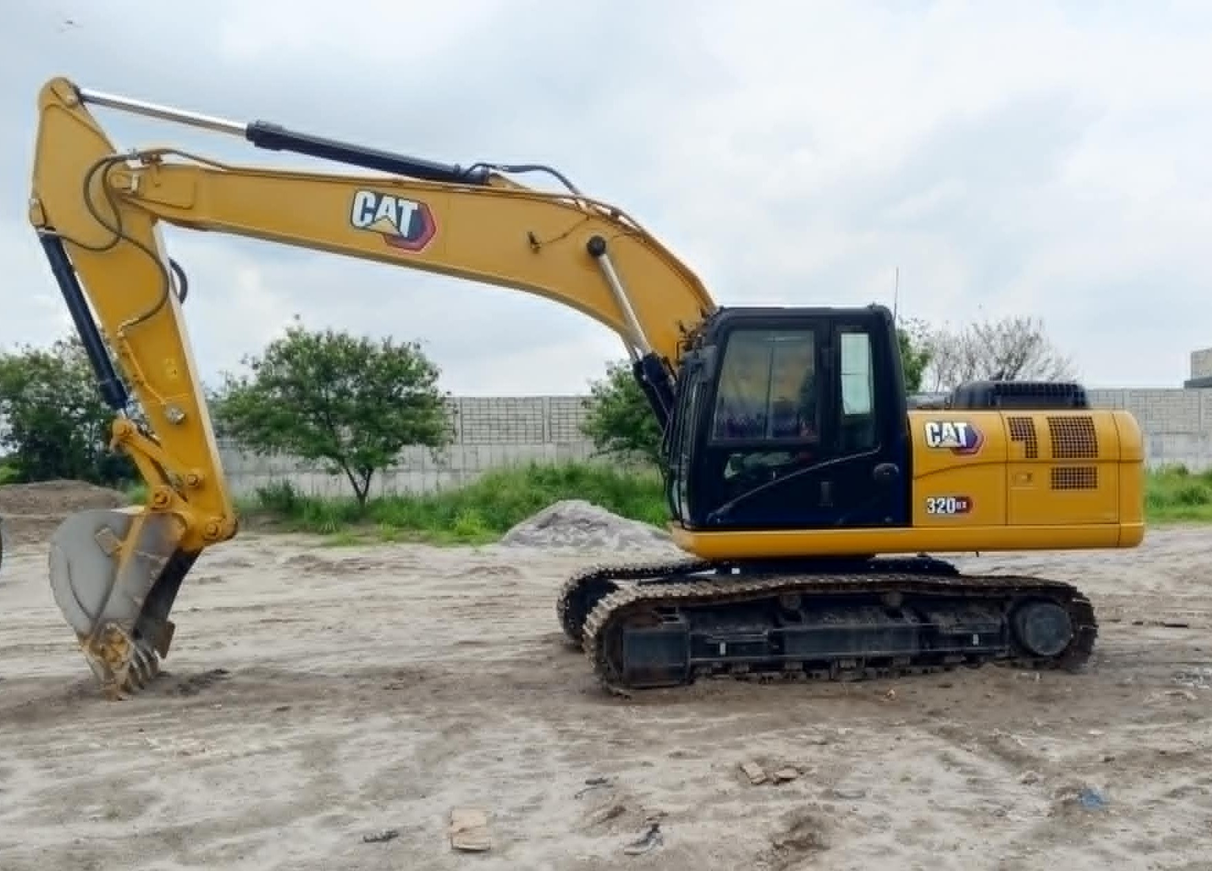 BACKHOE - CRAWLER EXCAVATOR - CATERPILLAR 320GX