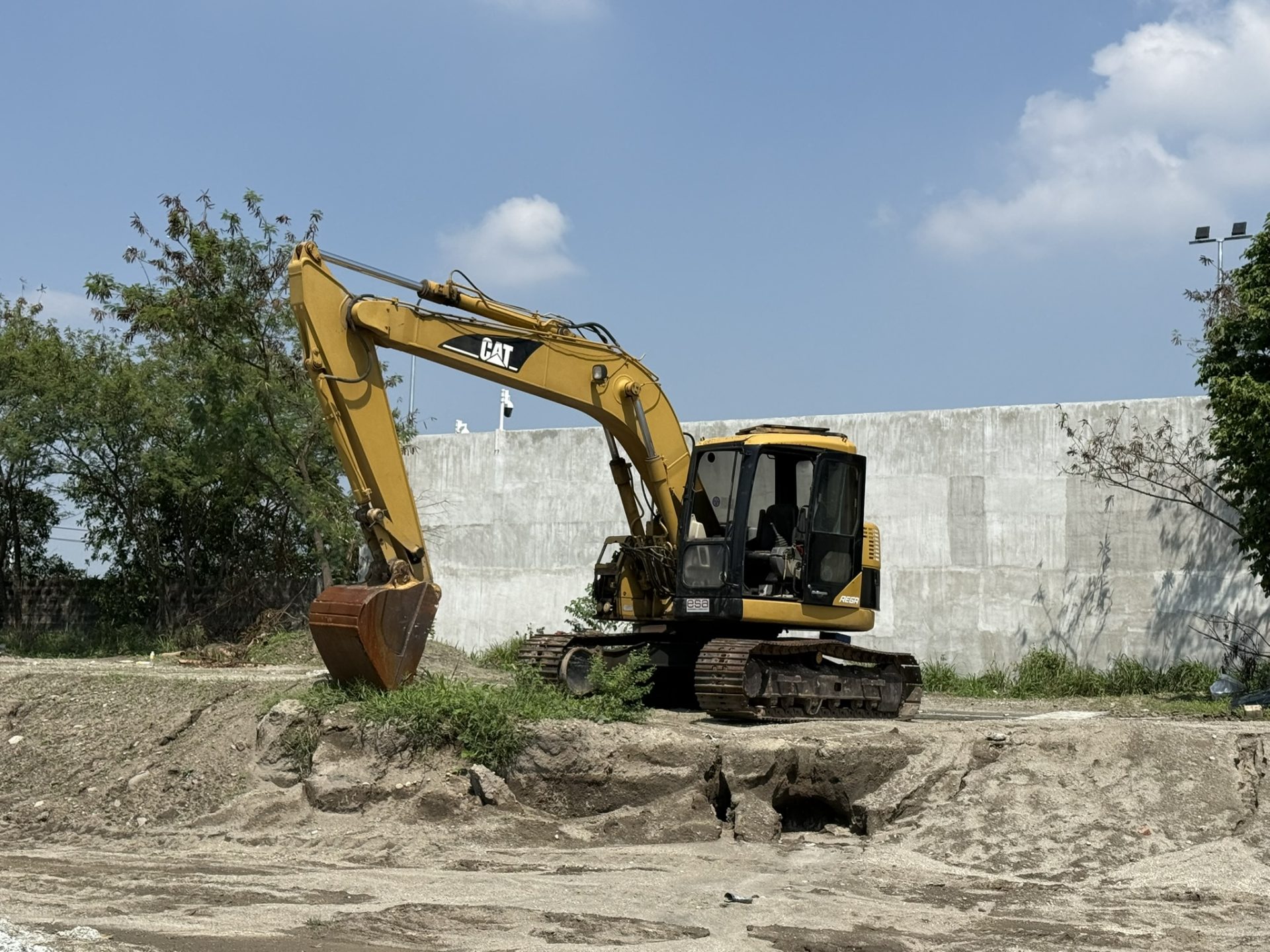 BACKHOE - CRAWLER EXCAVATOR - CATERPILLAR