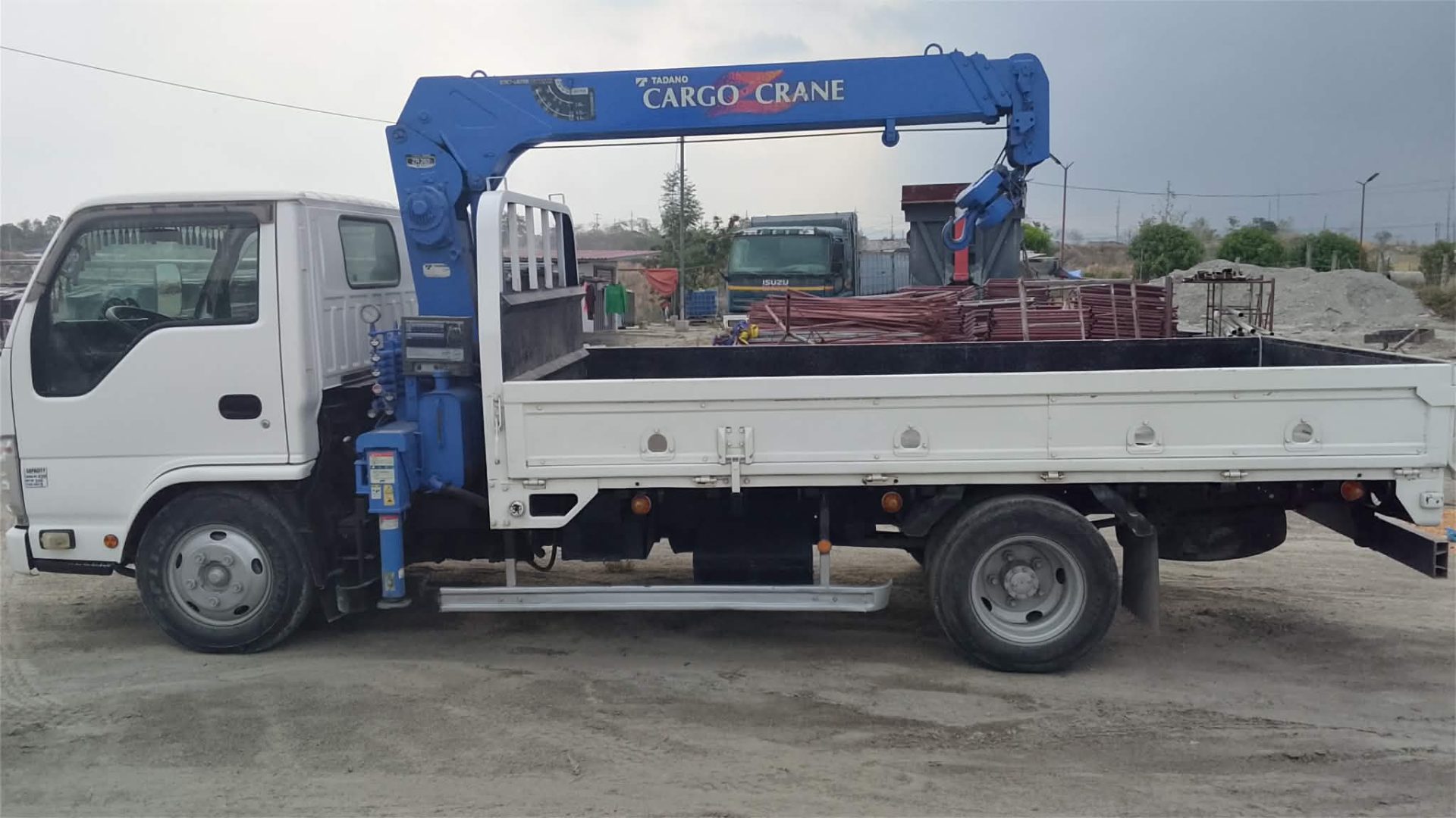 BOOM TRUCK - DROPSIDE WITH BOOM - ISUZU